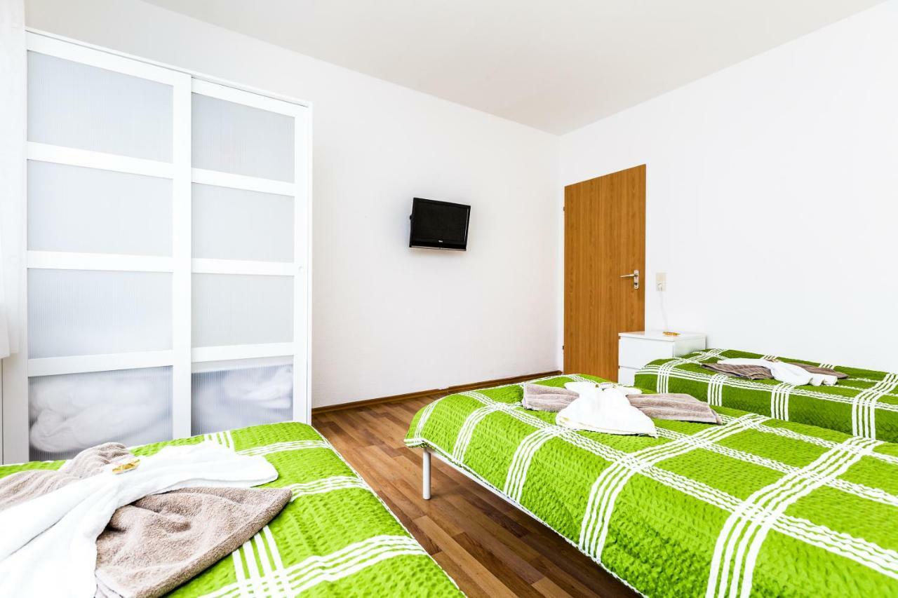 Workers Apartment Am Wiener Platz Кельн Екстер'єр фото