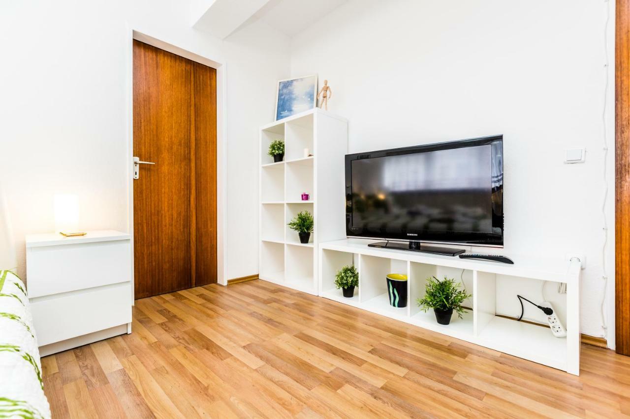 Workers Apartment Am Wiener Platz Кельн Екстер'єр фото